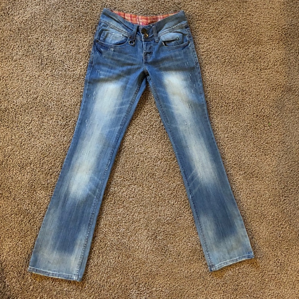 2000s inspired acid-washed jeans